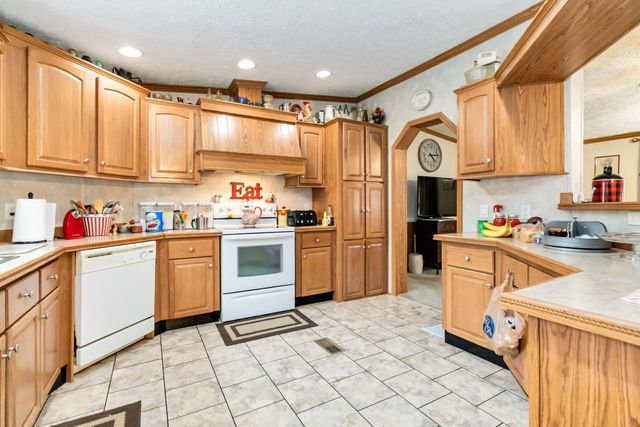 258 Echo Valley Road, Lily, KY 40740