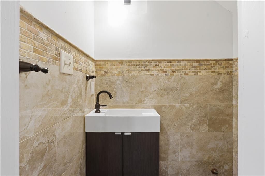 Image 11 of property listing at 538 Country Greens Drive, Jonesboro, GA 30238