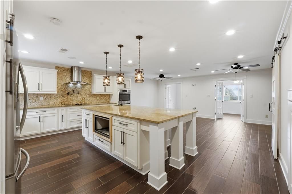 Image 7 of property listing at 538 Country Greens Drive, Jonesboro, GA 30238