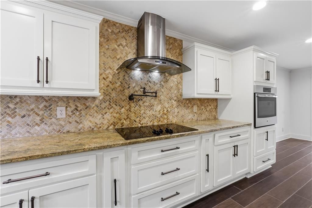 Image 9 of property listing at 538 Country Greens Drive, Jonesboro, GA 30238