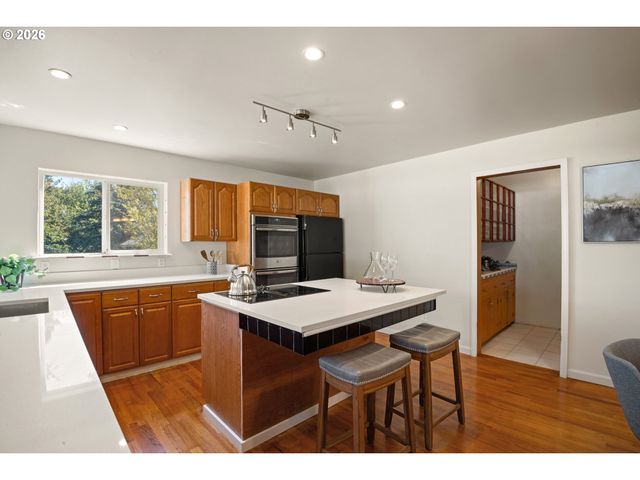 36723 E HIST COLUMBIA RIVER Hwy, Corbett, OR 97019