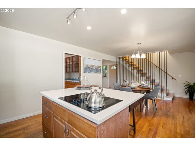 36723 E HIST COLUMBIA RIVER Hwy, Corbett, OR 97019
