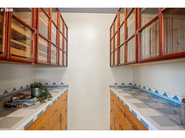 36723 E HIST COLUMBIA RIVER Hwy, Corbett, OR 97019