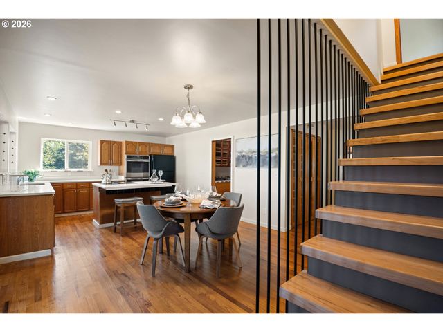 36723 E HIST COLUMBIA RIVER Hwy, Corbett, OR 97019