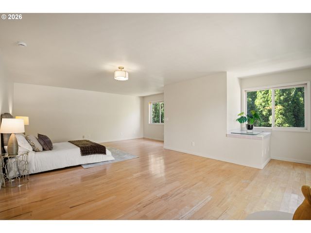 36723 E HIST COLUMBIA RIVER Hwy, Corbett, OR 97019