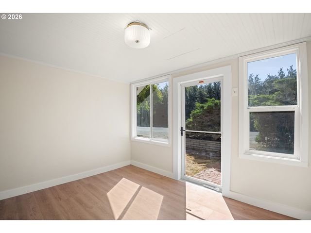 36723 E HIST COLUMBIA RIVER Hwy, Corbett, OR 97019