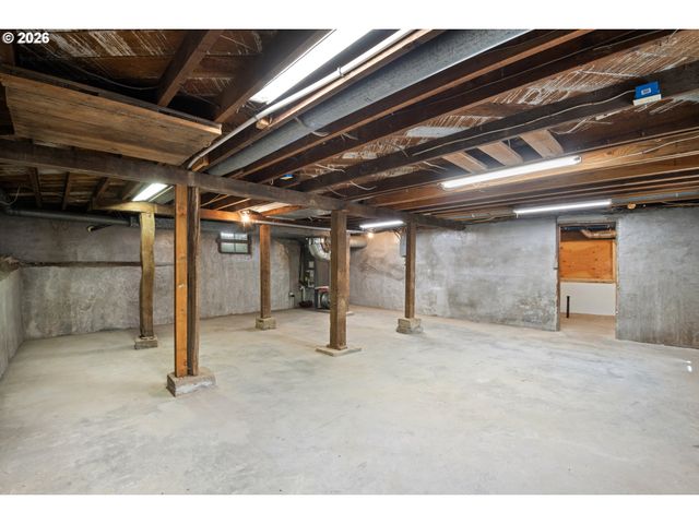 36723 E HIST COLUMBIA RIVER Hwy, Corbett, OR 97019