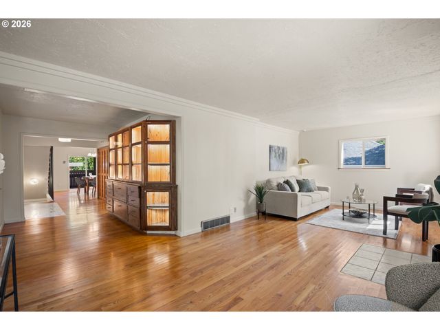 36723 E HIST COLUMBIA RIVER Hwy, Corbett, OR 97019