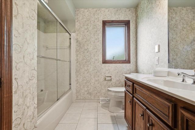 4100 S 119th STREET, Greenfield, WI 53228