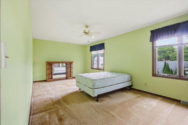 4100 S 119th STREET, Greenfield, WI 53228