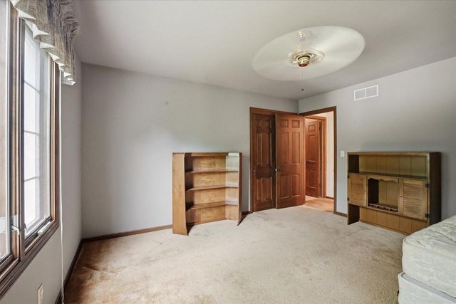 4100 S 119th STREET, Greenfield, WI 53228