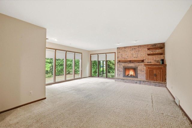 4100 S 119th STREET, Greenfield, WI 53228