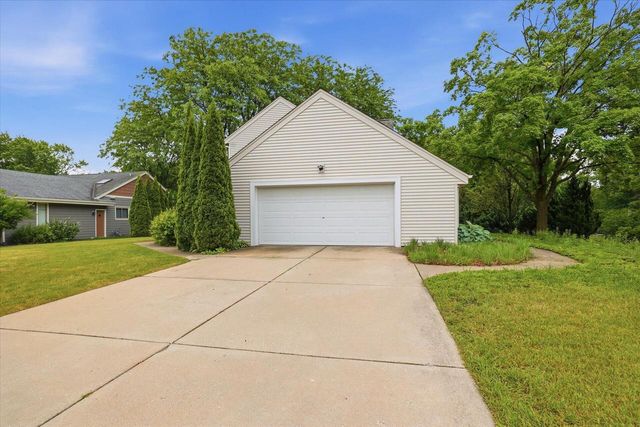 4100 S 119th STREET, Greenfield, WI 53228