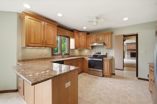 4100 S 119th STREET, Greenfield, WI 53228