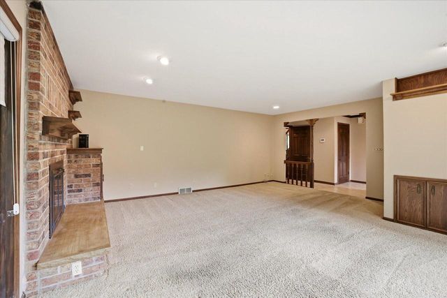 4100 S 119th STREET, Greenfield, WI 53228