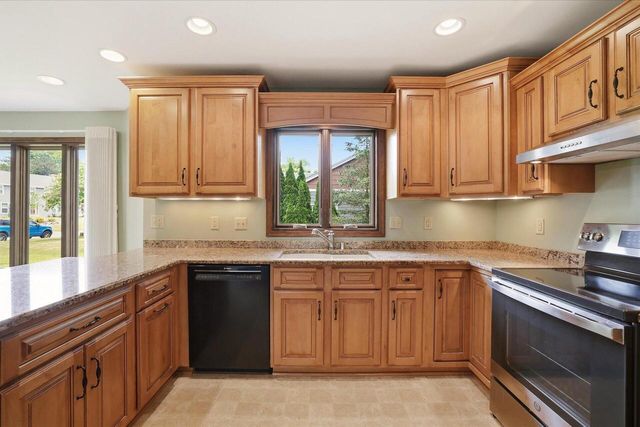4100 S 119th STREET, Greenfield, WI 53228