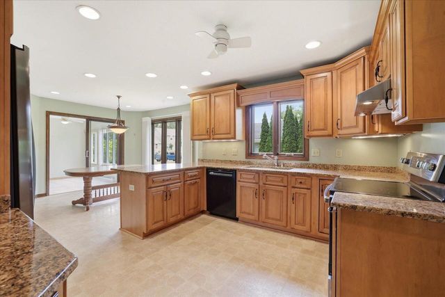 4100 S 119th STREET, Greenfield, WI 53228