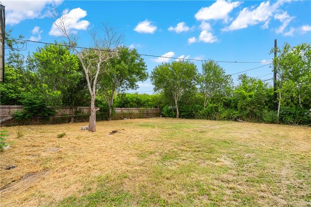 5741 Bobalo Dr, Corpus Christi, TX 78412