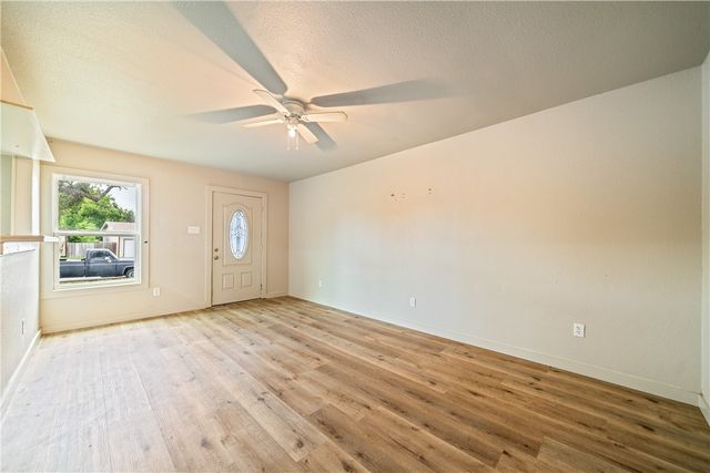 5741 Bobalo Dr, Corpus Christi, TX 78412