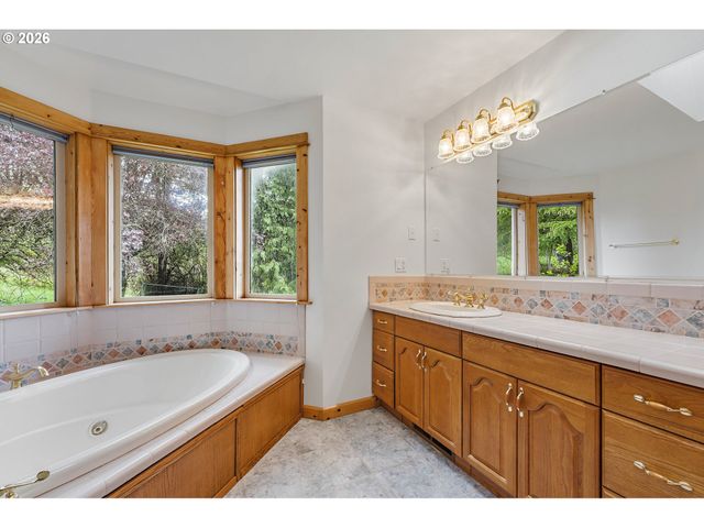 44204 Se MARMOT Rd, Sandy, OR 97055