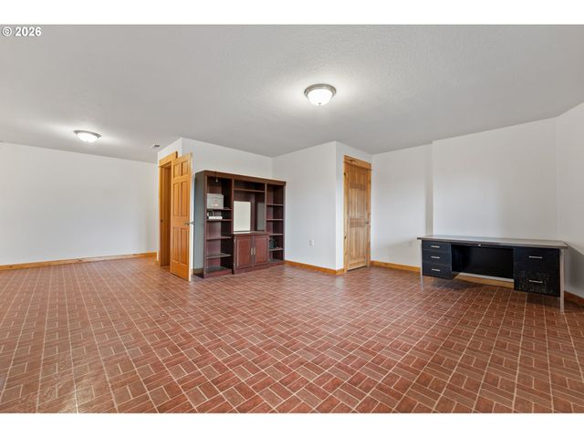 44204 Se MARMOT Rd, Sandy, OR 97055