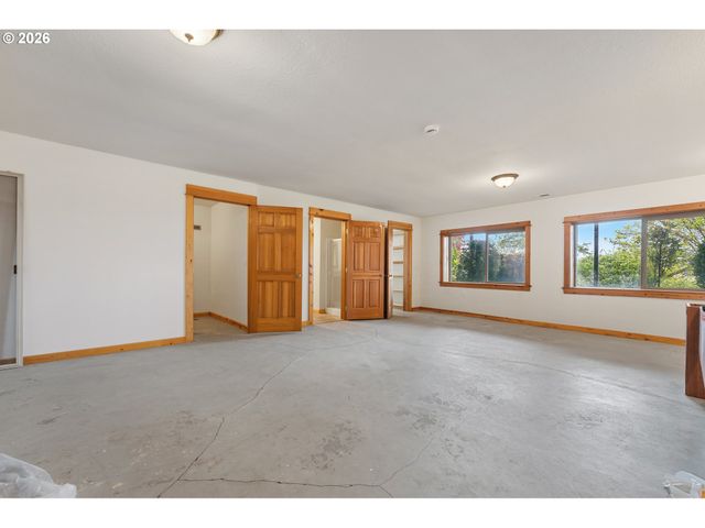 44204 Se MARMOT Rd, Sandy, OR 97055