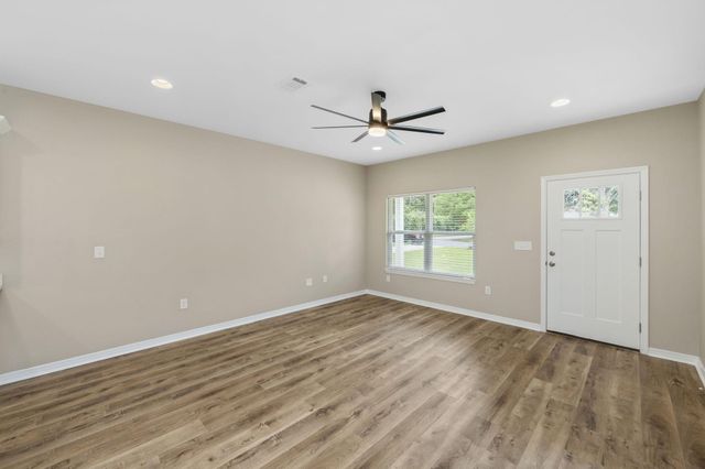 1359 E Chestnut Avenue, Crestview, FL 32539