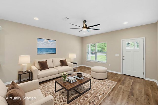 1359 E Chestnut Avenue, Crestview, FL 32539