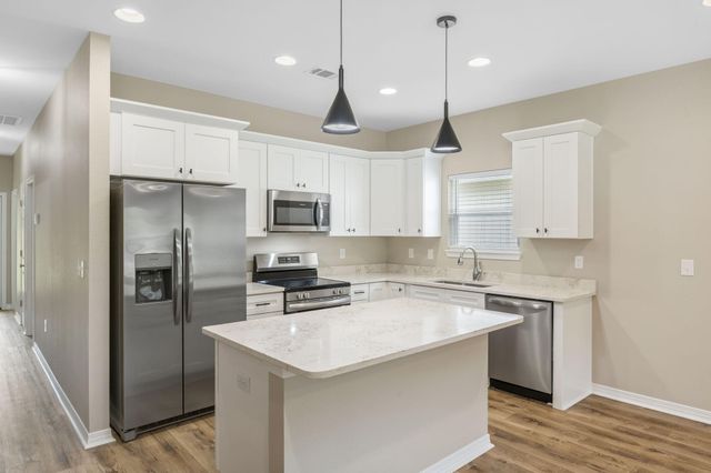 1359 E Chestnut Avenue, Crestview, FL 32539