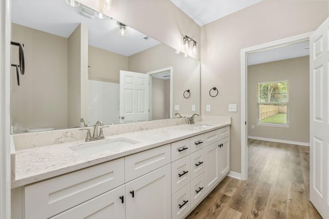 1359 E Chestnut Avenue, Crestview, FL 32539