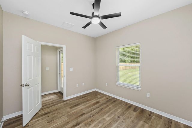 1359 E Chestnut Avenue, Crestview, FL 32539