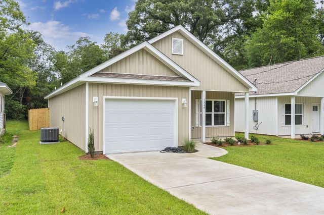 1359 E Chestnut Avenue, Crestview, FL 32539