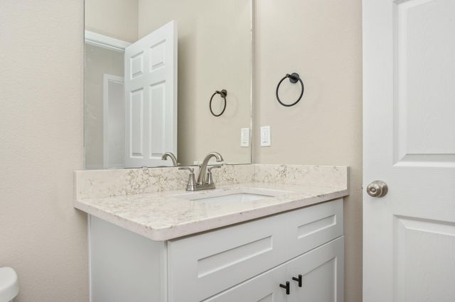 1359 E Chestnut Avenue, Crestview, FL 32539