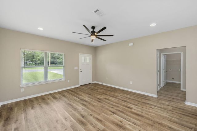 1359 E Chestnut Avenue, Crestview, FL 32539