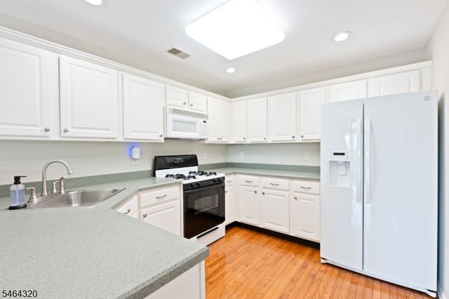 1030 Robin Ct, Green Brook Twp., NJ 08812