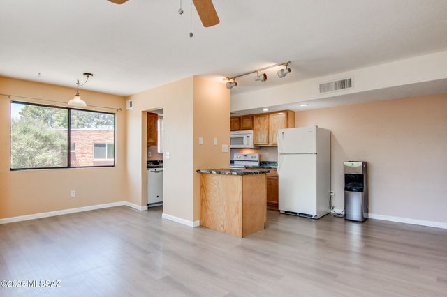 6624 E Calle La Paz Unit D, Tucson, AZ 85715