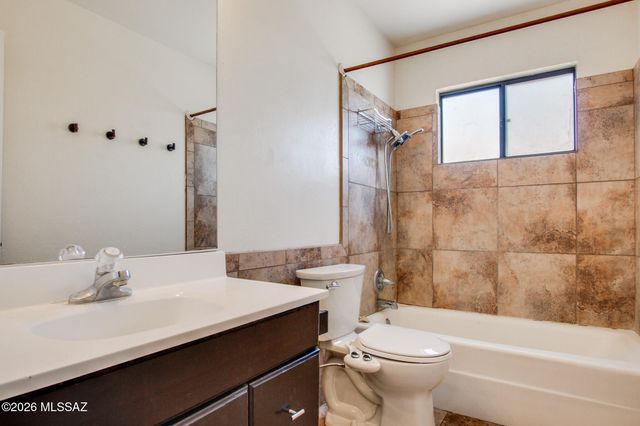 6624 E Calle La Paz Unit D, Tucson, AZ 85715
