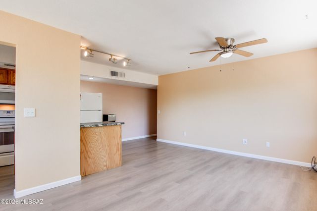 6624 E Calle La Paz Unit D, Tucson, AZ 85715