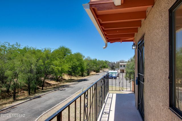 6624 E Calle La Paz Unit D, Tucson, AZ 85715