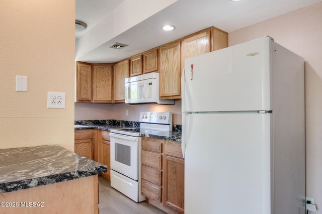 6624 E Calle La Paz Unit D, Tucson, AZ 85715
