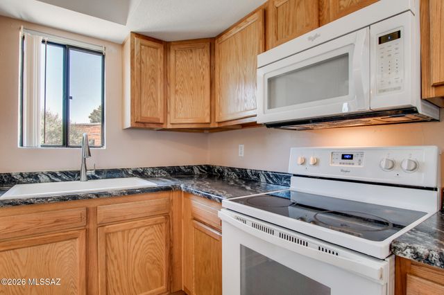 6624 E Calle La Paz Unit D, Tucson, AZ 85715