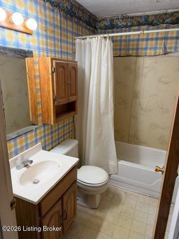 4617 Kiefer Rd, Louisville, KY 40216