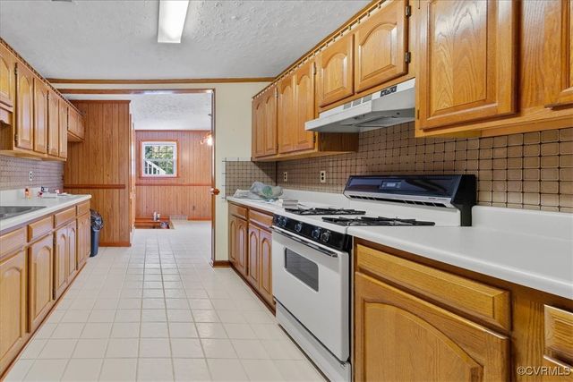708 Compton Rd, Colonial Heights, VA 23834