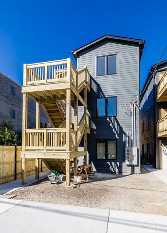 2917 W Arthington Street, Chicago, IL 60612