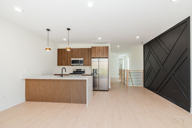 2917 W Arthington Street, Chicago, IL 60612