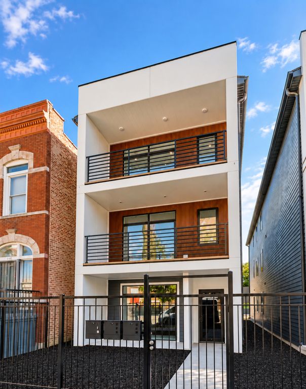 2917 W Arthington Street, Chicago, IL 60612
