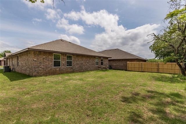 433 Chalk Hill Court, Edmond, OK 73003