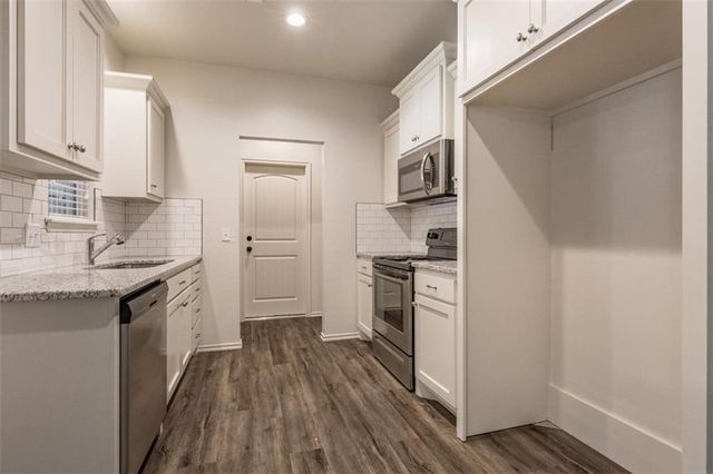 433 Chalk Hill Court, Edmond, OK 73003