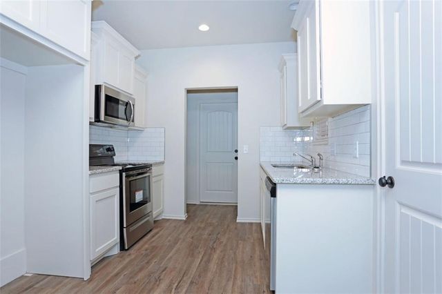 433 Chalk Hill Court, Edmond, OK 73003