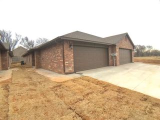 433 Chalk Hill Court, Edmond, OK 73003